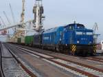 Die 346 020-3 der Firma Eisenbahn-Bau-und Betriebsgesellschaft Pressnitztalbahn mbH beim Rangieren im Seehafen Rostock.Aufgenommen am 17.02.07