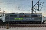 RADVE 111 220-1 mit dem RE 19297, der mobilen Messe von RailAdventure, nach Halle-Ammendorf, am 30.09.2021 in Erfurt Hbf.