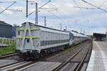 In Lüneburg am Bahnsteig standen am 14.7.23 die 3 ehemaligen dänische Triebwagen 5883, 5834 und 5877 auf ihrer Reise nach Rumänien.