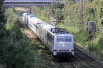 RADVE 111 215-0 mit einer Überführung auf der Hamm-Osterfelder Strecke in Recklinghausen-Ost 25.9.2023