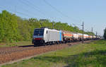 Die ehemalige Lokomotion-Lok 186 287 führte am 19.05.19 einen Kesselwagenzug auf dem Gegengleis durch Burgkemnitz Richtung Bitterfeld.