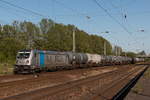 187 313-2 erreicht mit einem Ganzzug Kesselwagen den Rangierbahnhof Rostock-Seehafen.