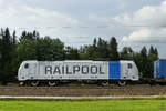 Railpool 187 300 zieht einen Containerzug, so gesehen Mitte August 2020 bei Fuchsreut.