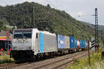 Railpool 186 427 mit einem Containerzug auf der rechten Rheinstrecke bei Oberlahnstein am 28.07.2021 in Richtung Norden unterwegs.