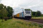 Mit einem Schweerbau-Bauzug rollte 187 311 der Railpool am 11.07.21 durch Greppin Richtung Bitterfeld.