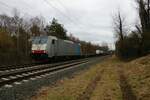 Railpool Bombardier Traxx 186 105-3 mit Containerzug in Hanau Rauschwald am 29.01.22