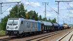 Railpool Lok  187 301-7  [NVR-Nummer: 91 80 6187 301-7 D-Rpool] bisheriger Mieter Metrans? wohl eher aktuell nicht mehr, mit einen Schüttgutwagen mit Schwenkdach am 22.08.22 Durchfahrt Bahnhof