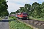 Railpool 151 055 (ex DB Cargo), vermietet an DB Cargo, mit Schiebeplanenwagenzug in Richtung Bremen (Dörverden, 24.05.2018).