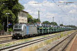 Railpool 193 092 durchfährt mit einem Autozug den Bahnhof Roßtal, 24.06.2023