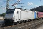 die Lok E 186 289 vor dem EC-Nachtzug nach Prag, der jeden Tag um 08:30 in Dresden ankommt, ist an und für sich kein Foto wert, der Zug ist aber erwähnenswert weil dort französische