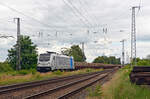 Mit einem langen Schwellenzug am Haken rollte 187 006 der Railpool am 23.06.24 durch Saarmund Richtung Potsdam.