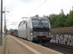 193 805-9 mit Containerzug aus Richtung Seelze kommend.