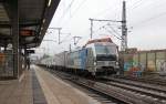 193 806-7 mit Containerzug in Fahrtrichtung Seelze.