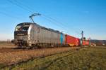 193 802, unterwegs mit Containern, am 04.12.2015 kurz nach Zeiselmauer-Königsetten Richtung Tulln.