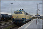 Railsystems RP 218 381-2 und 489-3 stehen am 06.10.2024 mit Rangierlicht in Schweinfurt Hbf und warten auf ihren Zug.