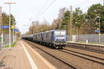 120 (143 079-2) & 123 (143 941-3) RBH Logistics GmbH mit der Wagenlok 143 084-2 und einem Kesselzug  Roherdöl  in Bienenbüttel und fuhren weiter in Richtung Uelzen. 31.03.2017