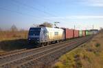 RBH Bombardier Traxx 145 019-6 mit Containerzug bei Nieder-Mörlen auf der Main Weser Bahn am 08.02.25