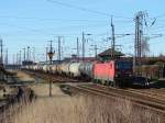 143 191 in Diensten der RBH durchfhrt mit ihrem Kesselwagenzug den Bereich Stralsund Abzw.