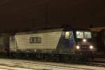 MIt einem Kesselwagenzug wartet 143 068-5 der RBH in Magdeburg Hbf auf die Ausfahrt in Richtung Magdeburg-Neustadt.