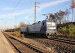 Die RBH Loks 123 (143 941-3) und 122 erreichen mit einem Koks-Zug aus Osten kommend den Bahnhof Eichenberg zur Weiterfahrt in Richtung Sden.