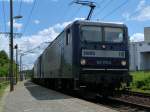 143 573 und 143*** in Doppeltraktion mit ihrem Schotterwagenzug bei der Durchfahrt in Dresden Cotta.