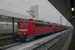 151 143-5 und 151 004-9 sind jetzt auch fr die DB-Tochtergesellschaft RBH Logistics unterwegs; hier mit einem Kohlezug in Mannheim.