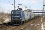 143 874 (101) und 143 063 (107) RBH mit Kesselwagenzug am 26.03.2013 in Brandenburg/Havel