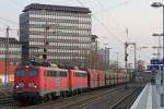 140 797 (RBH 164) und 140 815 (RBH 163) fuhren am 27.3.14 mit einem leeren Kohlezug aus Großkrotzenburg durch Düsseldorf-Rath.