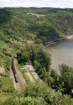 RBH 143 xxx mit CFP 62448 (Mannheim-Neckarau–Duisburg-Ruhrort Hafen) am 09.07.2011 zwischen Loreley und St. Goarshausen