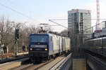 RBH 137 und RBH 143 wurden eher zufällig von mir im Bahnhof Hamburg-Dammtor fotografiert.
Aufnahmedatum: 29.02.2016