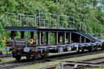 Dieser Flachwagen mit Auffahrrampe der Gattung Rens (37 80 3988 044-8) war Anfang Juni 2024 in Niebüll zu sehen.