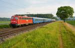 BTE 110 491-8 rollt in den ersten Sonnenstrahlen des Pfingstsonntages, 05.