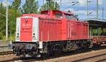 RIS - Regio Infra Service Sachsen GmbH mit  202 743-1  [NVR-Nummer: 92 80 1202 743-1 D-RIS] und Gleisbauzug am 14.08.19 Durchfahrt Bahnhof Flughafen Berlin-Schönefeld.