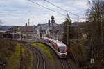 Talent 1003-1 der RegioBahn verlsst am Tag der Inbetriebnahme der Streckenverlngerung von Mettmann-Stadtwald bis Wuppertal Hbf (S28) den Bahnhof Vohwinkel in Richtung Dsseldorf (13.12.2020) 