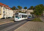 Auf dem Weg von Melsungen zum Auestadion in Kassel fuhr RBK 711 am 09.10.2021 in die Haltestelle Am Weinberg ein.