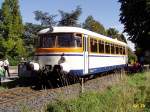 VT6 der RSE auf Sonderfahrt auf der Kleinbahnstrecke der RSVG, hier beim Halt in Troisdorf-Bergheim am 18.9.04