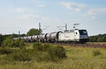 RheinCargo mit der 187 075-7 und einem Kesselzug von Wascosa, kommend aus Richtung Büchen.