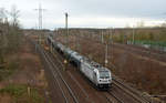 187 076 der Rheincargo rollte am 17.03.19 mit einem Kesselwagenzug durch Holzweißig Richtung Bitterfeld.