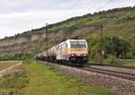 185 589-9 (RHC) fuhr am 17.09.21 mit einem Kesselzug durch Thüngersheim.