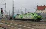 RheinCargo 192 031 + 192 032 mit Kesselwagen Richtung Erfurt, am 13.02.2023 in Halle (S) Hbf.