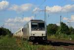 Mit einem Leerzug für die Kalkwerke Wolfrath fährt eine TRAXX 140 der RheinCargo am 10.09.2015 auf dem ziemlich verkrauteten Außengleis in Lintorf ein