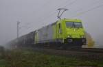 119 005-6 tauchte am 27.10.15 mit einen Kesselzug aus dem Nebel auf gesehen bei Thüngersheim.