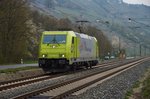 119 004-99 von Rhein Cargo ist solo in Richtung Gemünden/Main unterwegs gesehen am 12.04.16 bei Gambach.