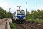 RTB Cargo Siemens Vectron 193 824-0 am 25.05.19 in Frankfurt am Main auf der Deutscherrnbrücke von einen Steg aus fotografiert