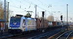 RTB CARGO GmbH, Düren [D] mit  186 297-8   [NVR-Nummer: 91 80 6186 297-8 D-Rpool] und Containerzug Richtung Frankfurt/Oder am 19.12.20 Berlin-Hirschgarten.