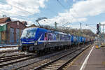 Die an die RTB CARGO vermietete Siemens Vectron MS 193 565 (91 80 6193 565-9 D-ELOC) der ELL Germany GmbH (European Locomotive Leasing) fährt am 08.04.2021 mit einem langen KLV-Zug durch Betzdorf