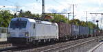 RTB CARGO GmbH, Düren [D] mit der weißen ELL Vectron  6193 485  [NVR-Nummer: 91 80 6193 485-0 D-ELOC] und Containerzug am 12.10.21 Durchfahrt Bf.