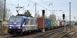 RTB CARGO GmbH, Düren [D] mit  186 423-0  [NVR-Nummer: 91 80 6186 423-0 D-Rpool] und Containerzug Richtung Frankfurt/Oder am 17.11.21 Berlin Hirschgarten.