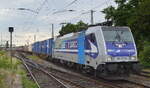 RTB CARGO GmbH, Düren [D] mit der Railpool Lok  186 297-8  [NVR-Nummer: 91 80 6186 297-8 D-Rpool] und Containerzug am 29.06.22 Vorbeifahrt Bahnhof Magdeburg-Neustadt.