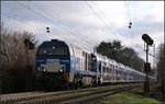 Die Vossloh G 2000 BB der Rurtalbahn ist mit einen Dacia Autotransportzug am Haken nach Belgien unterwegs.